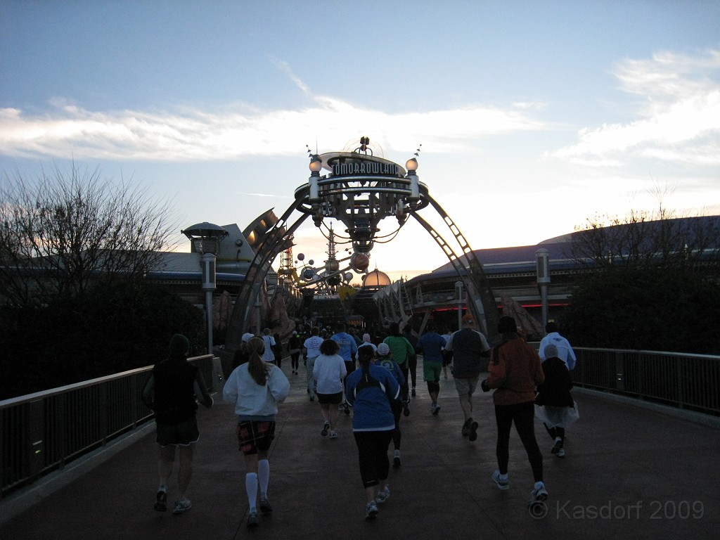 Disney 2010 D2 0300.jpg - January 9-11, 2010 Disney World Florida. Went to run the marathon. Sunday 5:40 AM start the race! Finish, go take a hot shower! Paul drove us over to Kennedy Space Center. Then buffet at Animal Kingdom for dinner!